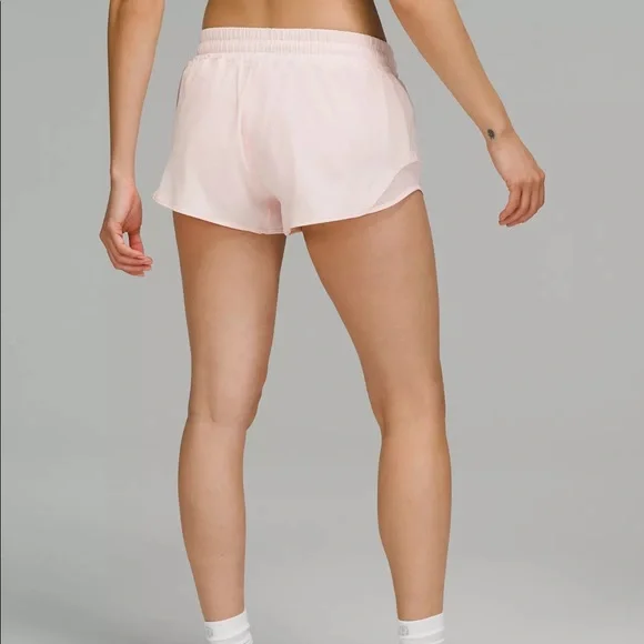 Lululemon Hotty Hot Low-Rise Lined Short 2.5” - Picture 4 of 6